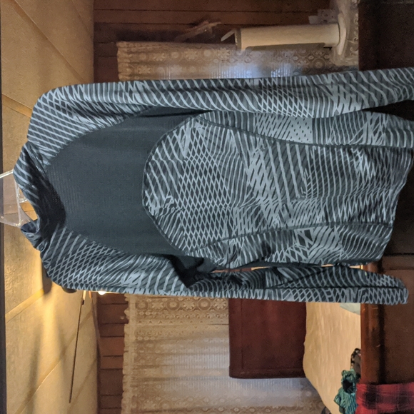 Top - Picture 2 of 3